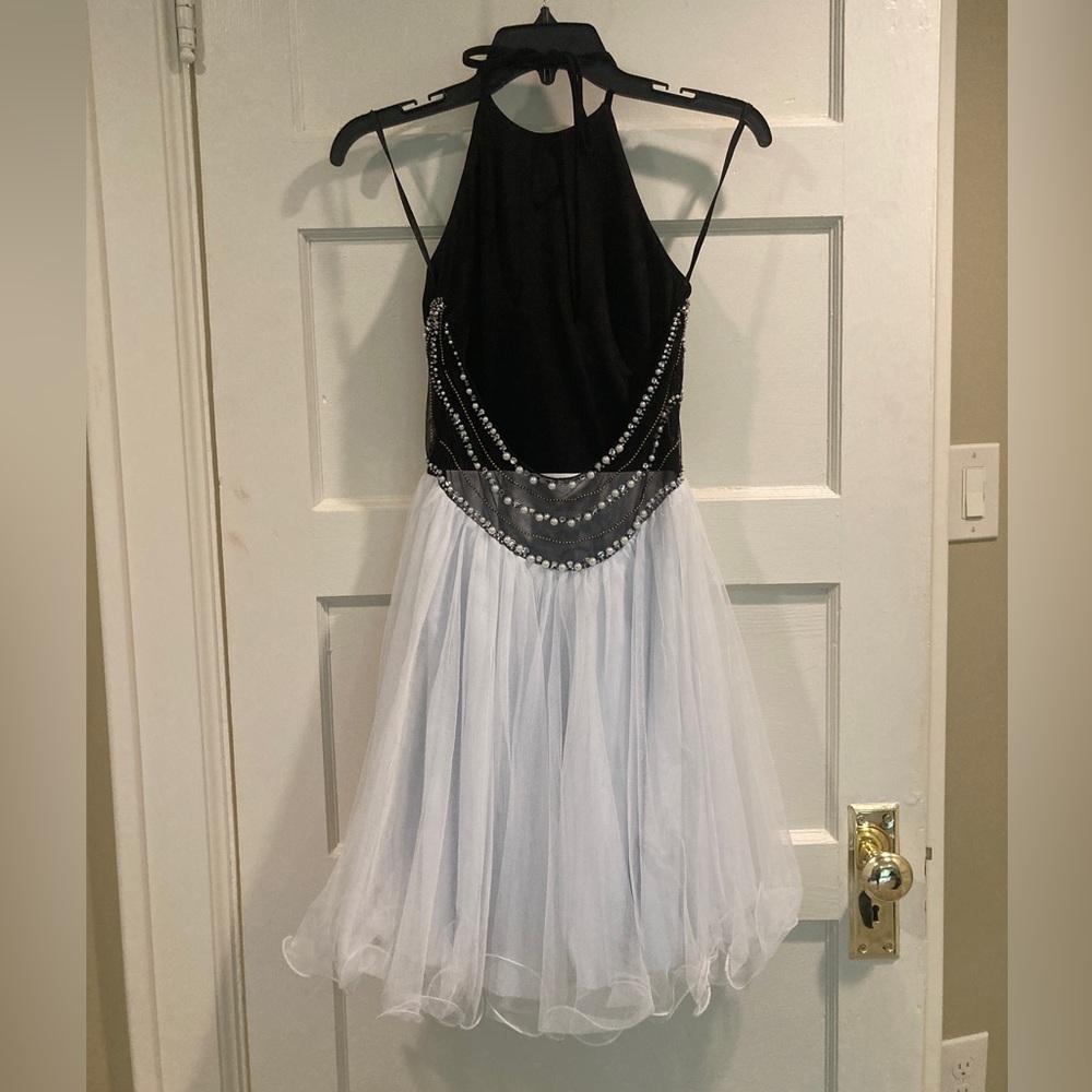 Blonde nites - Junior Size 5 Semi-formal dress